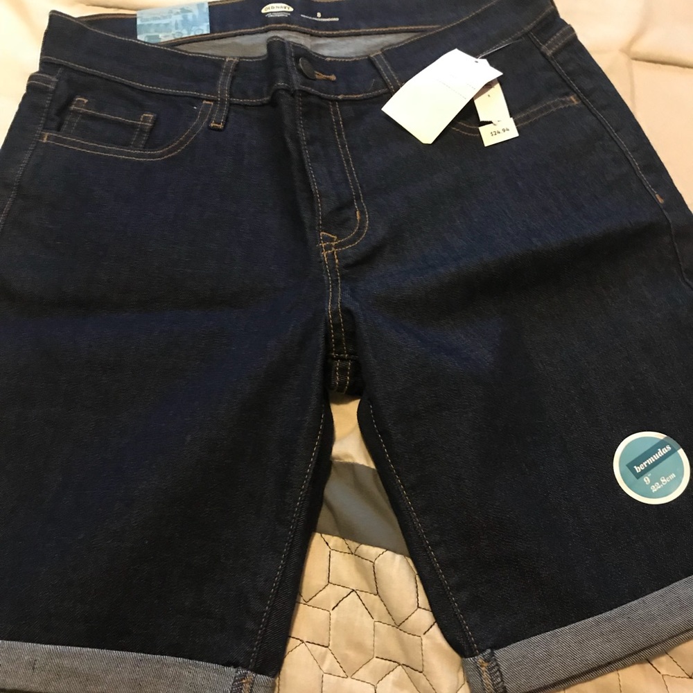 Old navy Bermuda shorts size 8. NWT
